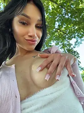 Вебкам-шоу ilariea_girl