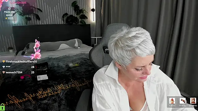 Chat +18 de Linda_Zef1r ao vivo