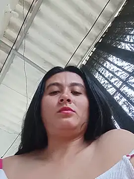 Show modela Pussy-Hairy-Horny na web-kameri