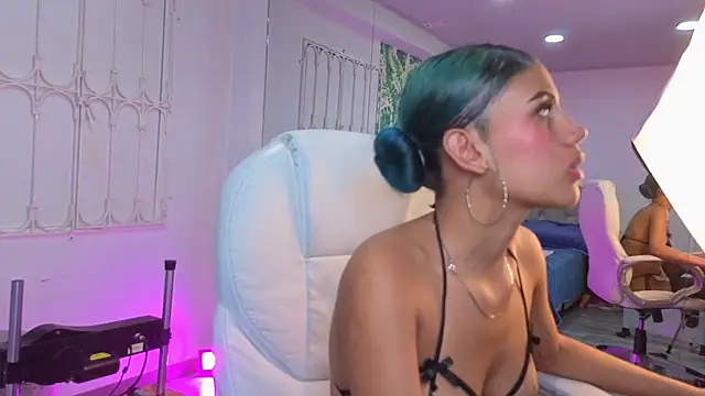 baby_julieta00 Adlı Modelin Web Kamerası Şovu