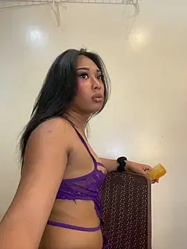 Show modela hugecock_tamira na web-kameri