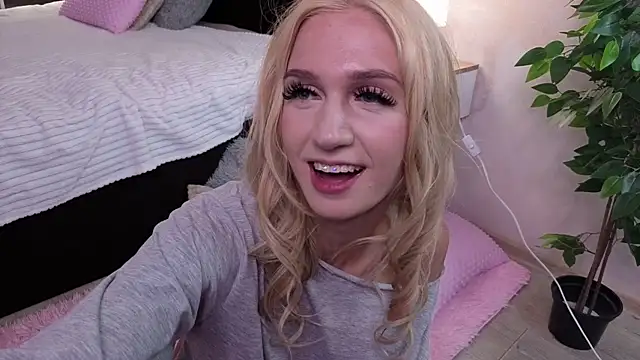 SerenaCrystall's Live XXX Chat