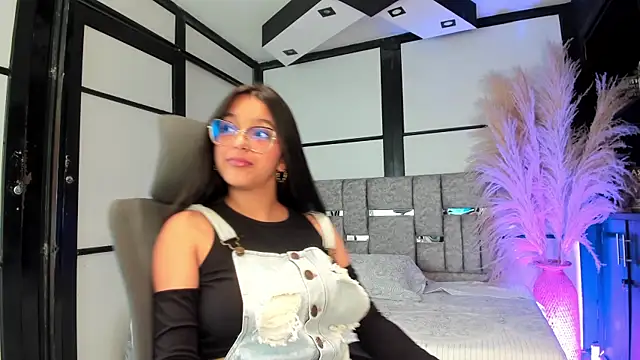 Chat +18 de IrisFyre ao vivo
