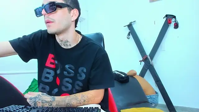 Show modela boy_max_latin na web-kameri