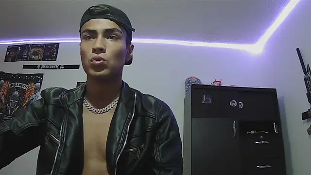 Chat XXX en directo de Fenix_hardcock