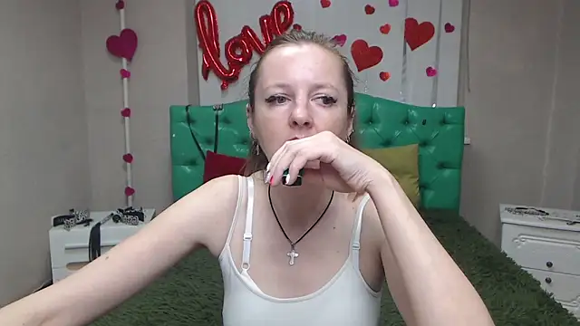 XXX chat uživo modela MeganPirs