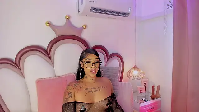 Mia_Jansen Show in webcam