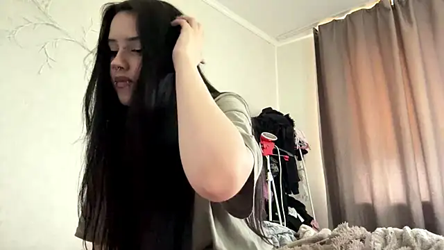 LouisePavlides live XXX chat