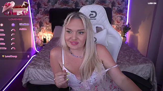 MissyMartinez: онлайн-секс-чат