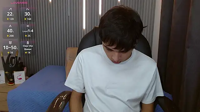 StiwenTwink live XXX chat
