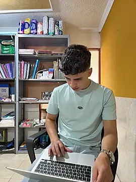 AdrianRinaldi's Live XXX Chat