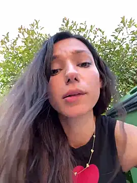 XXX chat uživo modela -_MiaQueen_-