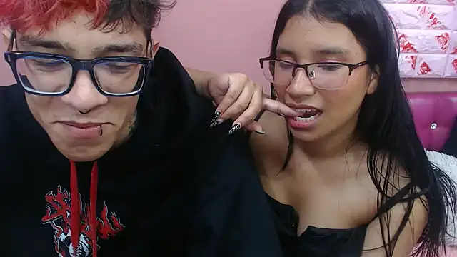 Show modela spiritedcouplewet na web-kameri