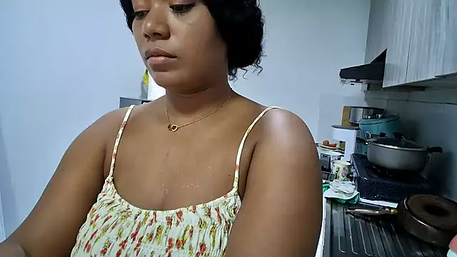 NanaRose77 – Naživo XXX chat