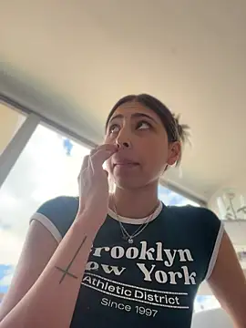 Ameellie Show in webcam