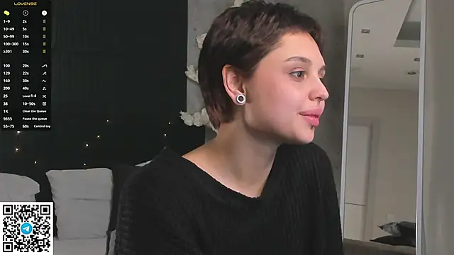 Emmy-Brooks Adlı Modelin Canlı XXX Sohbeti