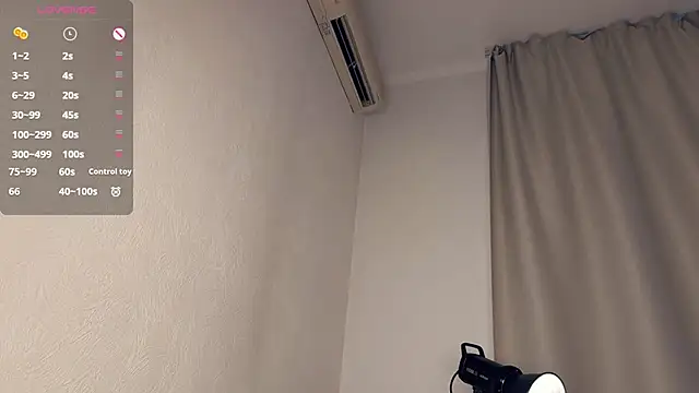 LaureMestler Show in webcam