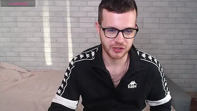 Alexxx_horny webkamerás műsora