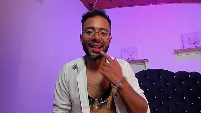 Show modela Arez_Vortex_ na web-kameri