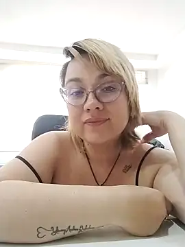 AnyaLuxx's Live XXX Chat