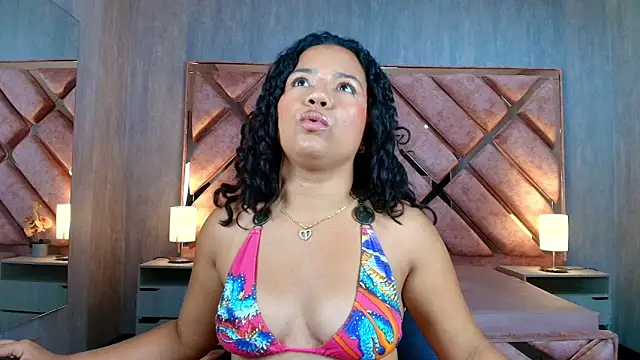 TamaraaHoney Adlı Modelin Canlı XXX Sohbeti
