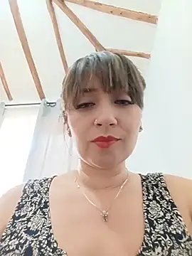 tata_sanz_'s Live XXX Chat