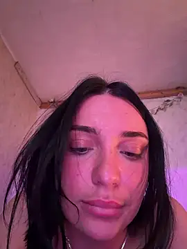 Chat +18 de LucyHotty_ ao vivo