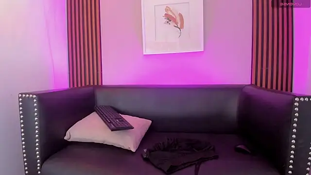 Valentino_sween Webbikameraesitys