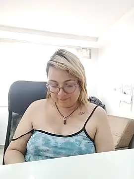 Chat XXX en directo de AnyaLuxx
