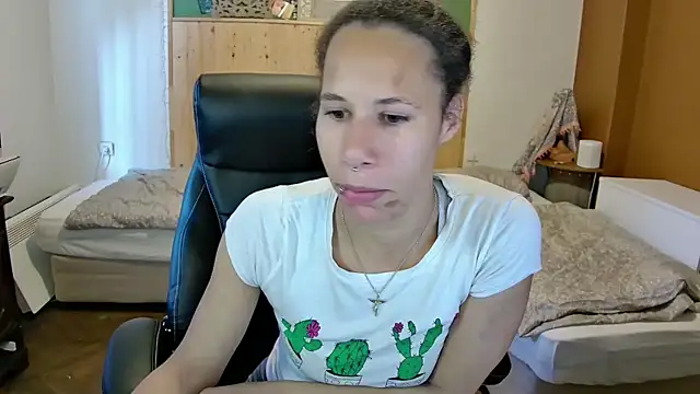AaliyahHarris Chat XXX in diretta