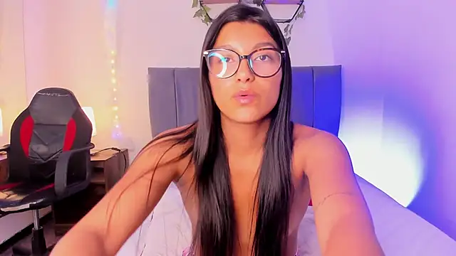 Ateneaaa_ Adlı Modelin Canlı XXX Sohbeti