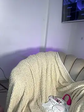 Megann_Rousee Adlı Modelin Canlı XXX Sohbeti