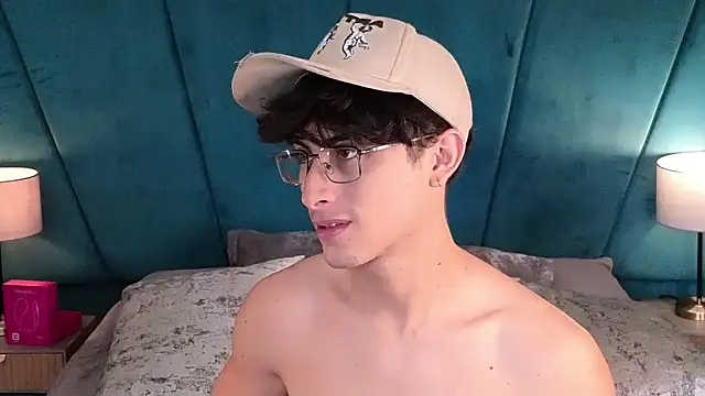 Aaron_EzeのライブXXXチャット