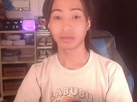 Erin_23 Show in webcam