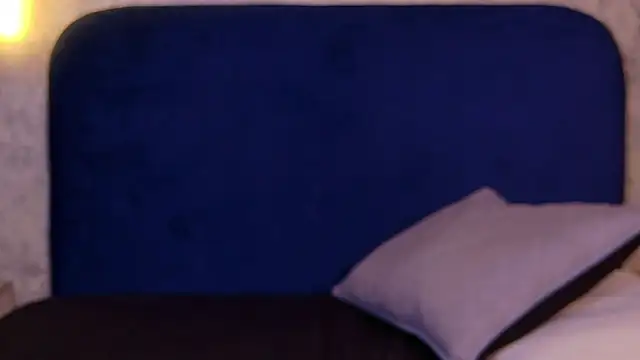Mikavelvet08's Webcam Show