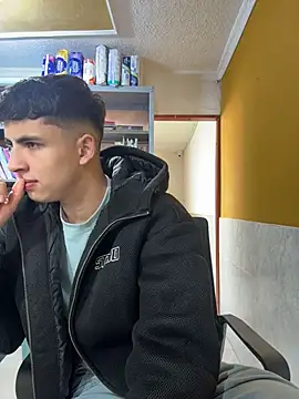 AdrianRinaldi's Live XXX Chat
