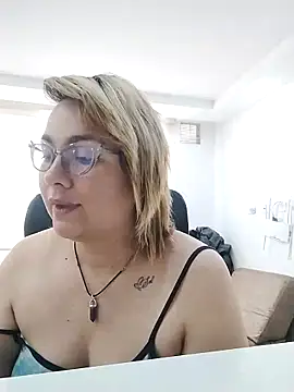 AnyaLuxx live XXX chat
