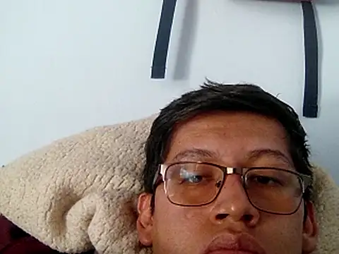 Alejandro_120600's Live XXX Chat