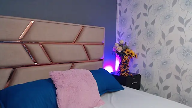 AnyaHeart Webcam show