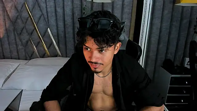 NicolaiKarav Show Webcam