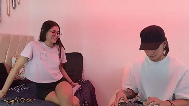 Chat +18 de sweetauracouple ao vivo