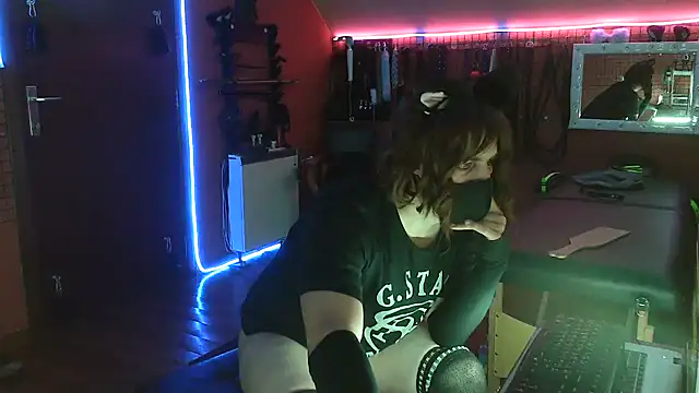 Ginny-the-bdsm-nympho's Webcam Show