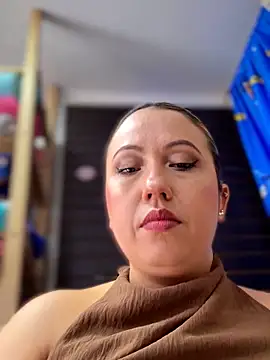 VIOLETA-25_ élő XXX-chatje