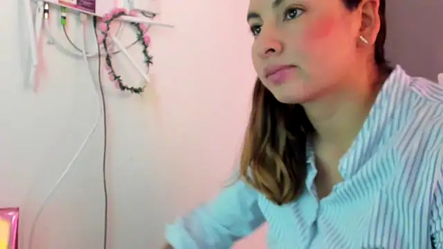 دردشة __Emma__11__Lecat_ الجنسية المباشرة