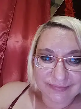 Chatroom XXX en direct de VikaKing