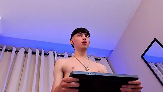 XXX chat uživo modela Caled_Saenz