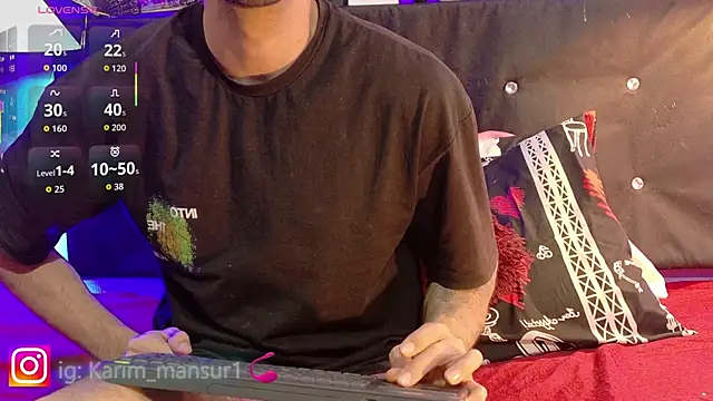 Karim_mansur: διαδικτυακό σόου στην κάμερα