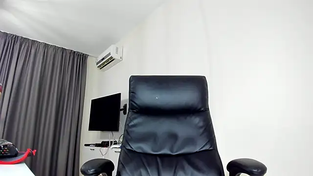 Findom_guy élő XXX-chatje