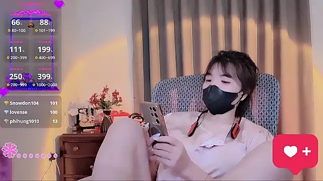 Caryln-Bun Chat XXX live