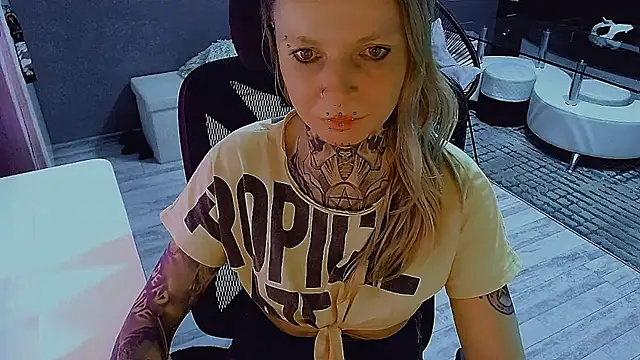InesGold's Live XXX Chat